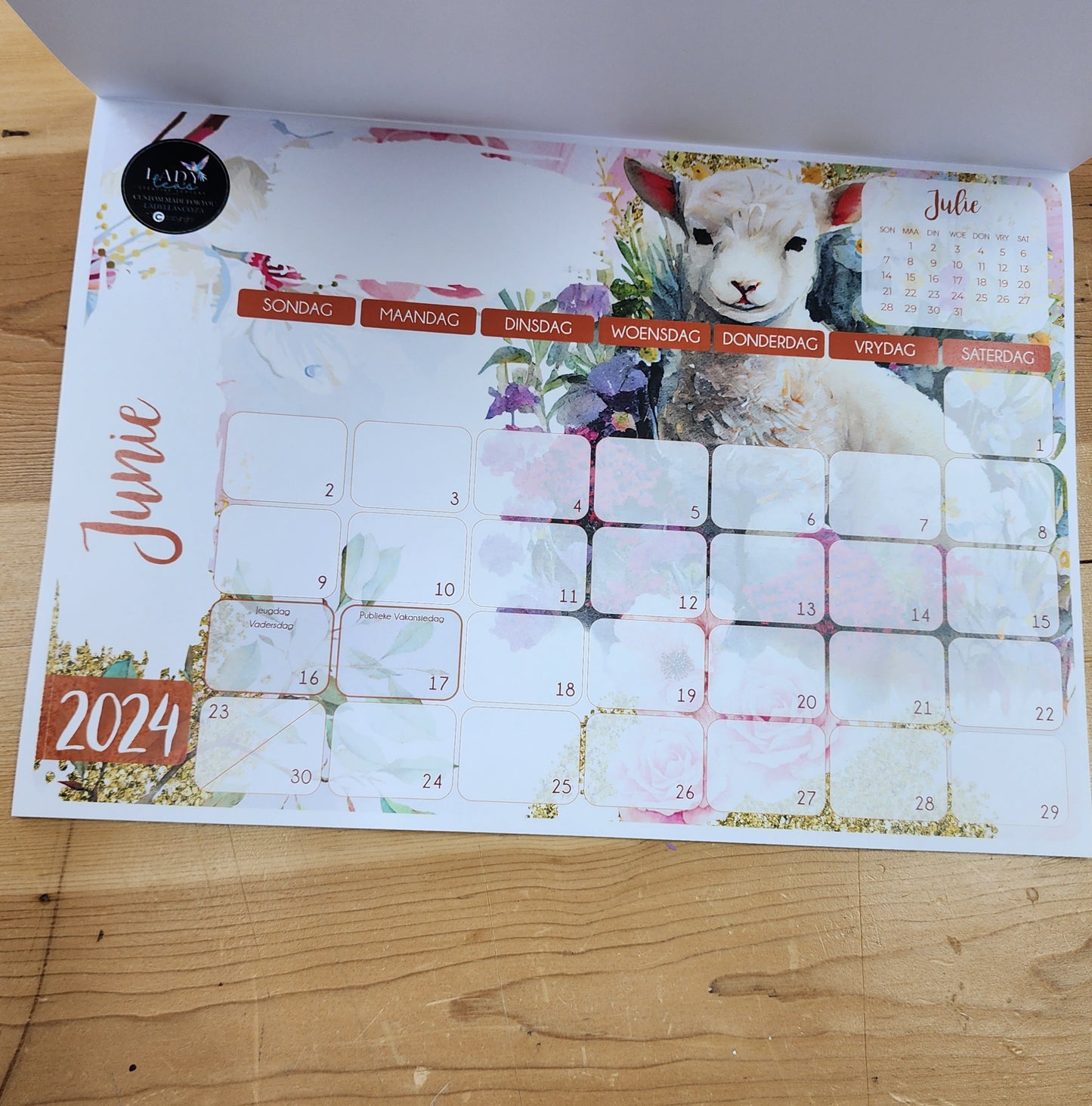 LITTLE LAMB GOLDEN DESKPAD