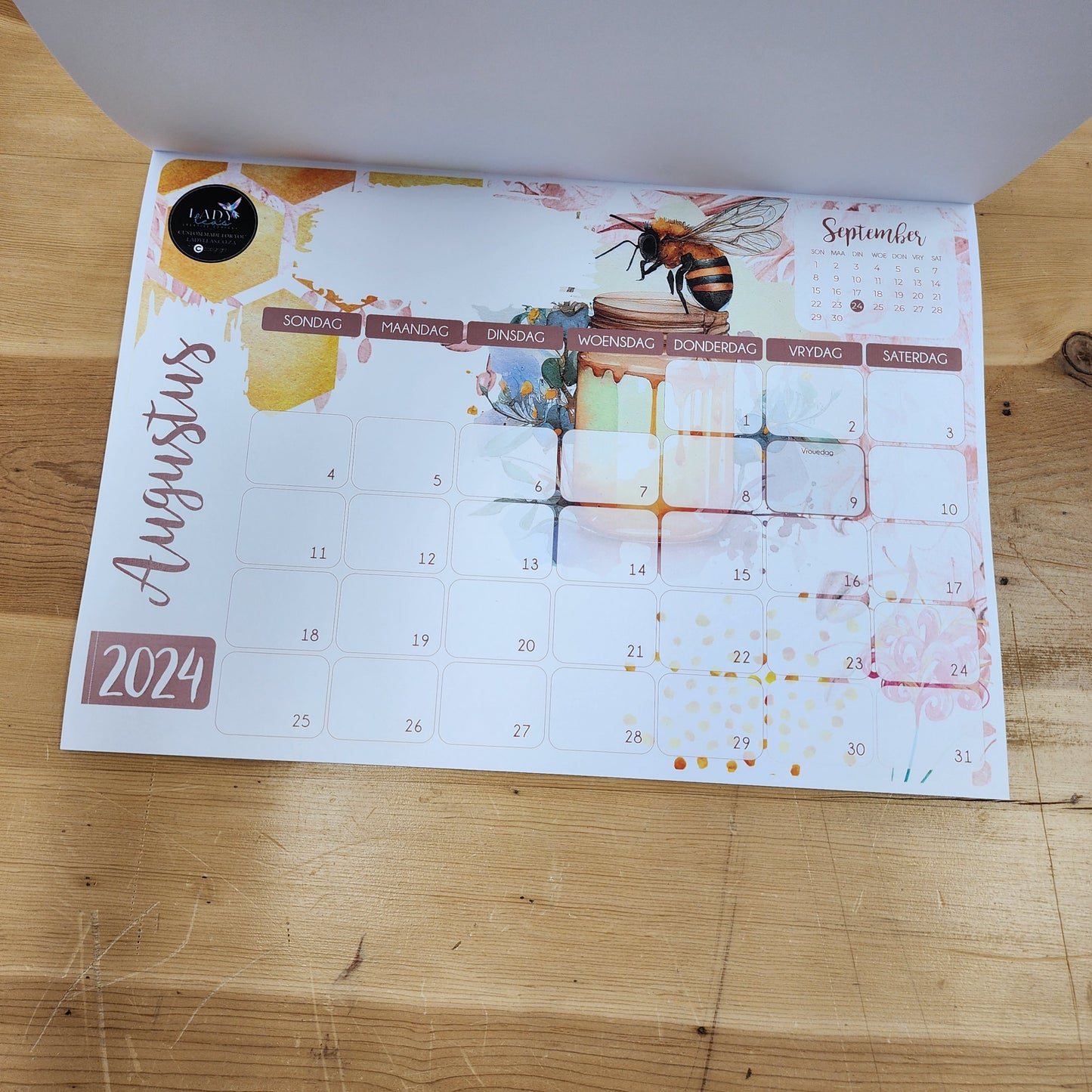 HONEY BEE DESKPAD