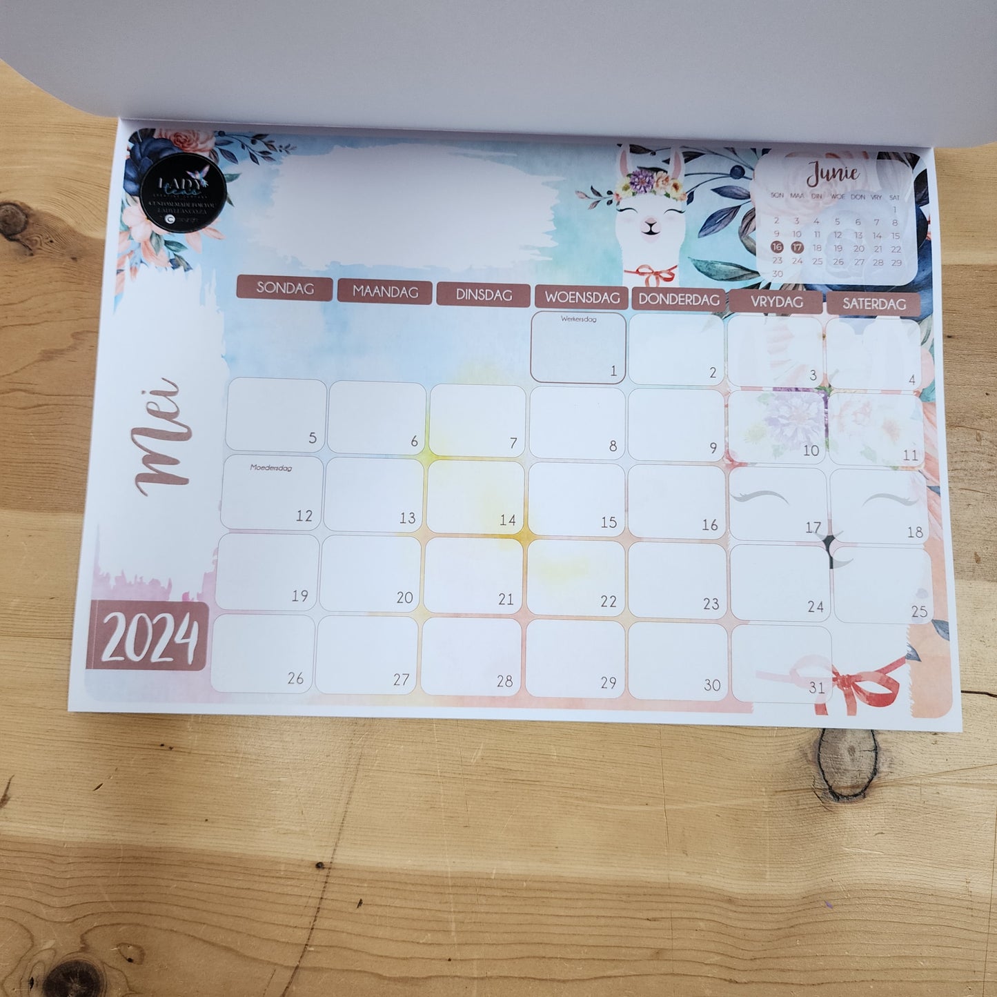 CUTE LAMA DESKPAD