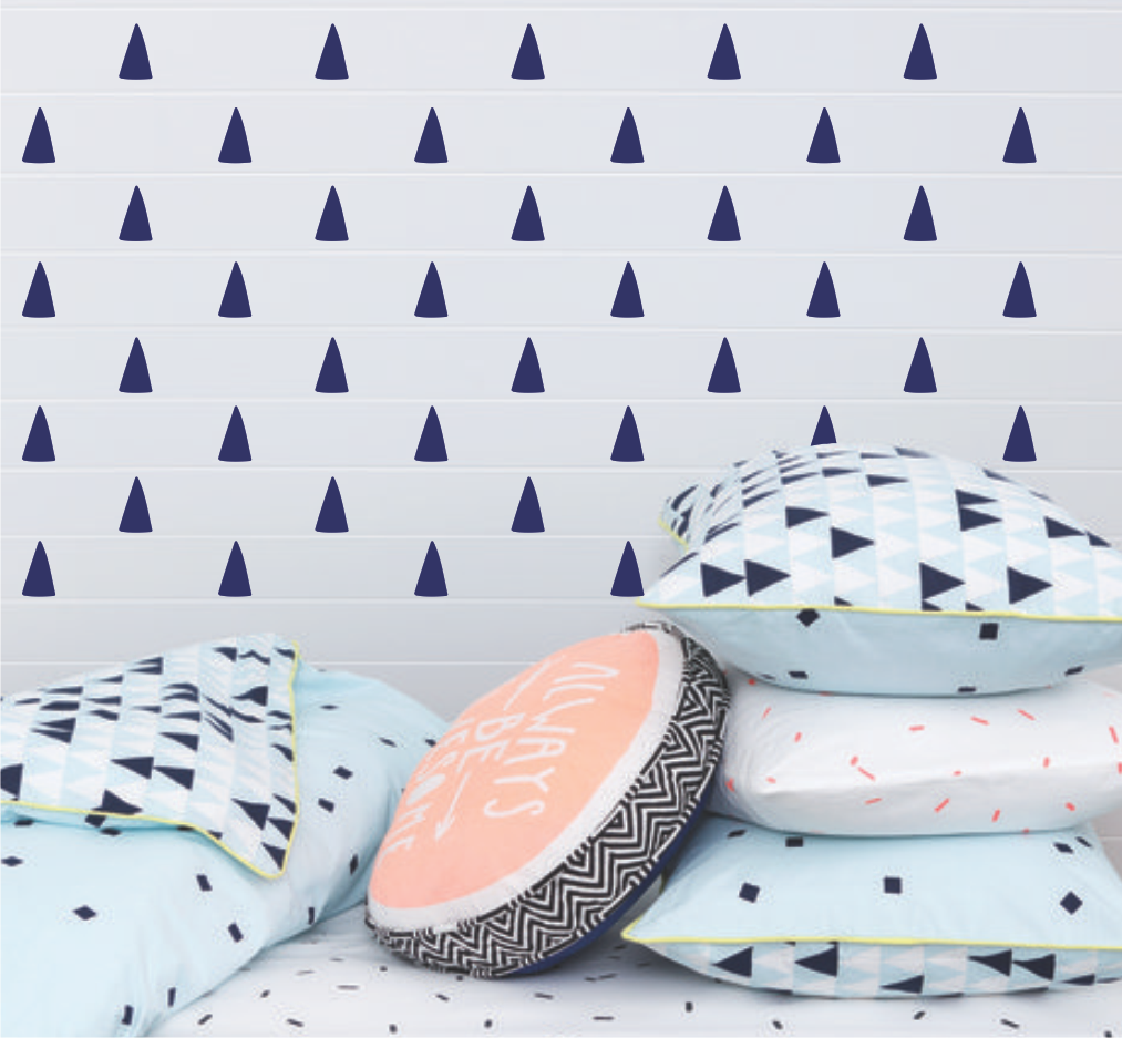 HAND DRAWN TRIANGLES PATTERN - SMALL